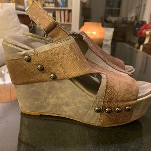 Antelope wedge sandals. Size 6.